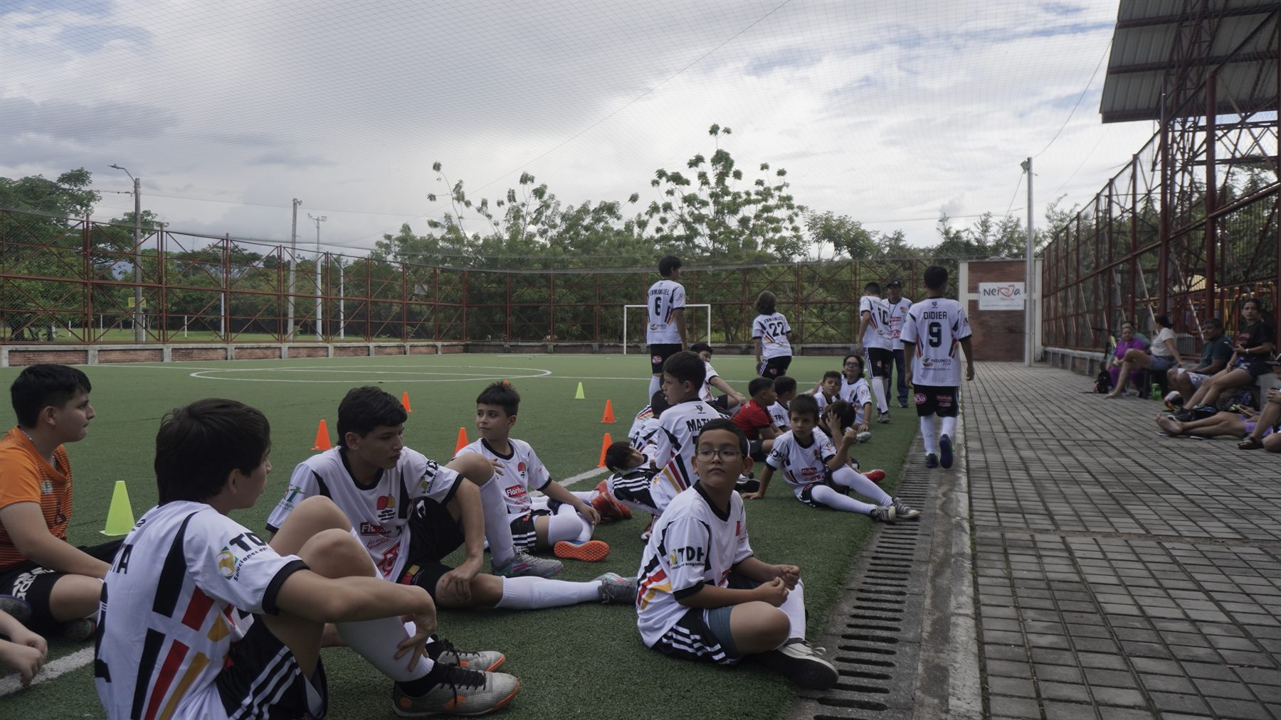 Niños y jóvenes en fútbol formativo