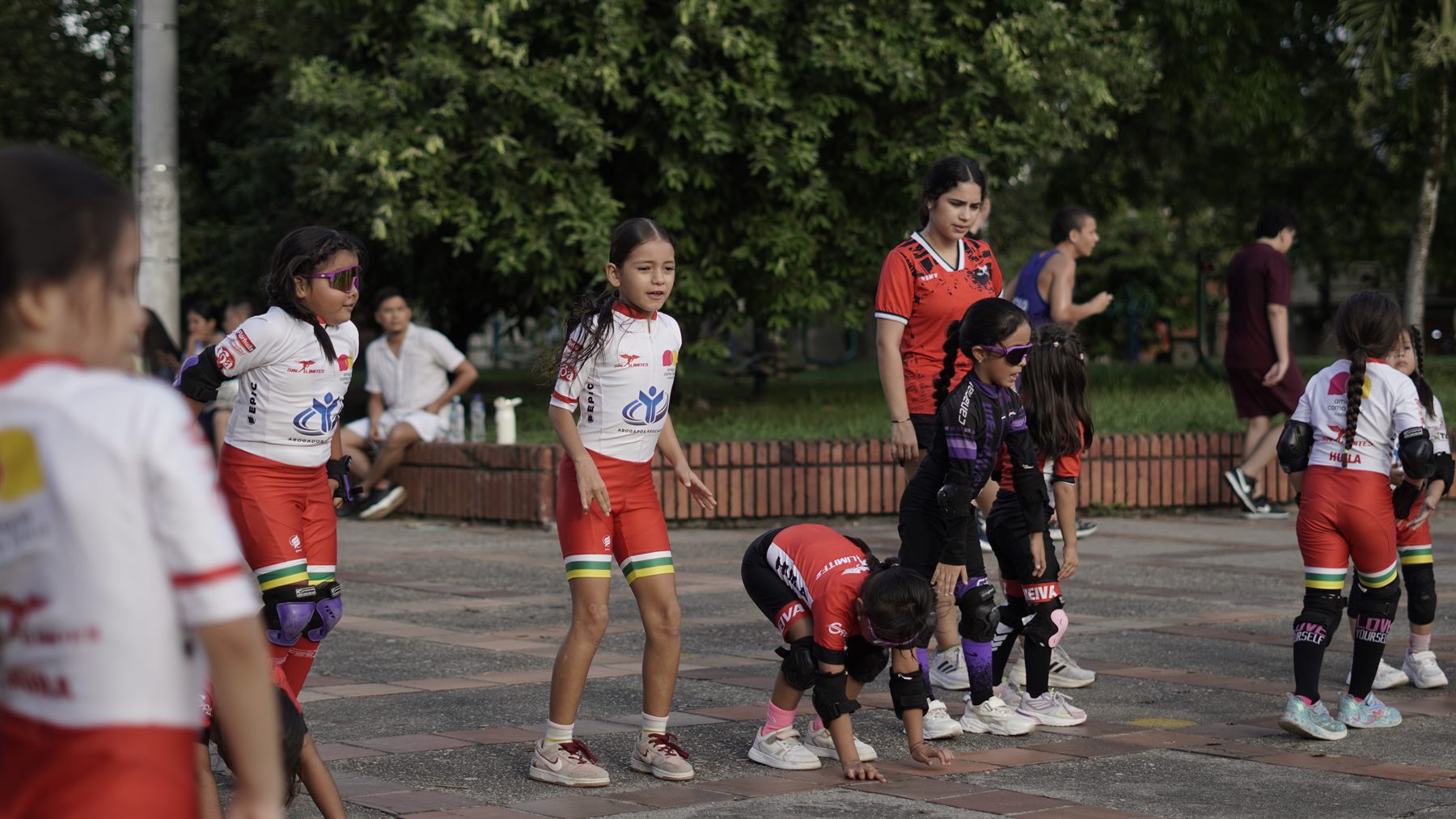 Participantes en actividad de patinaje