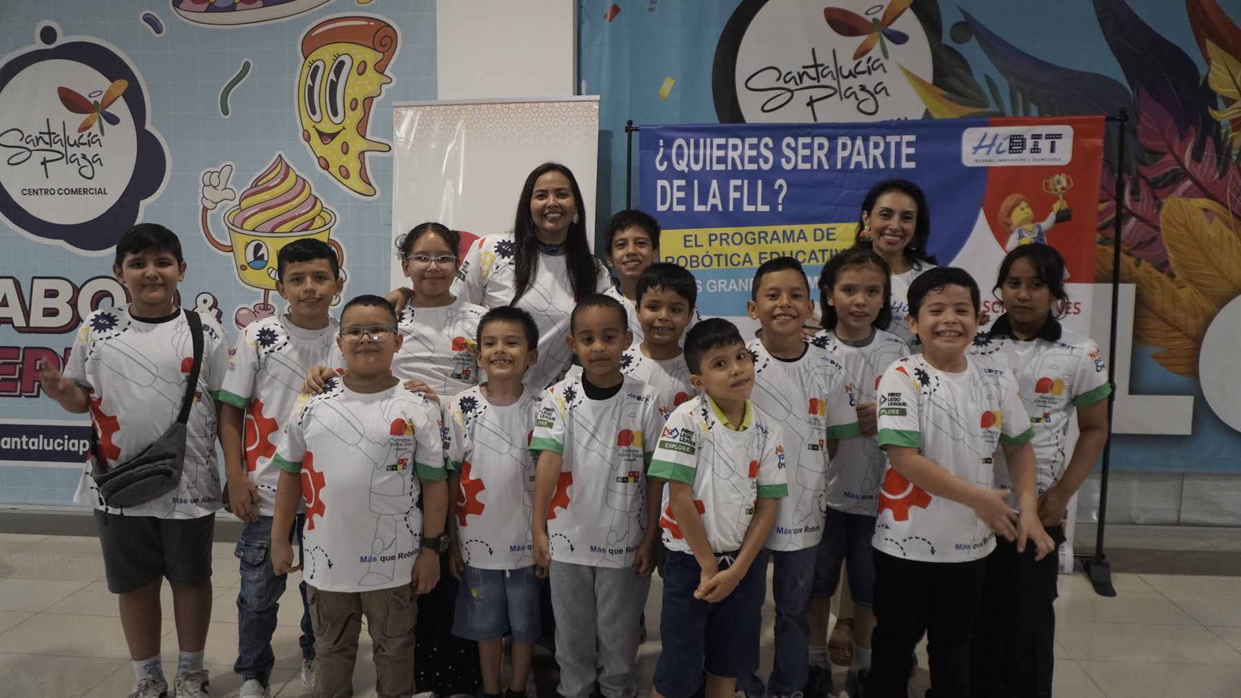 Niños aprendiendo robótica